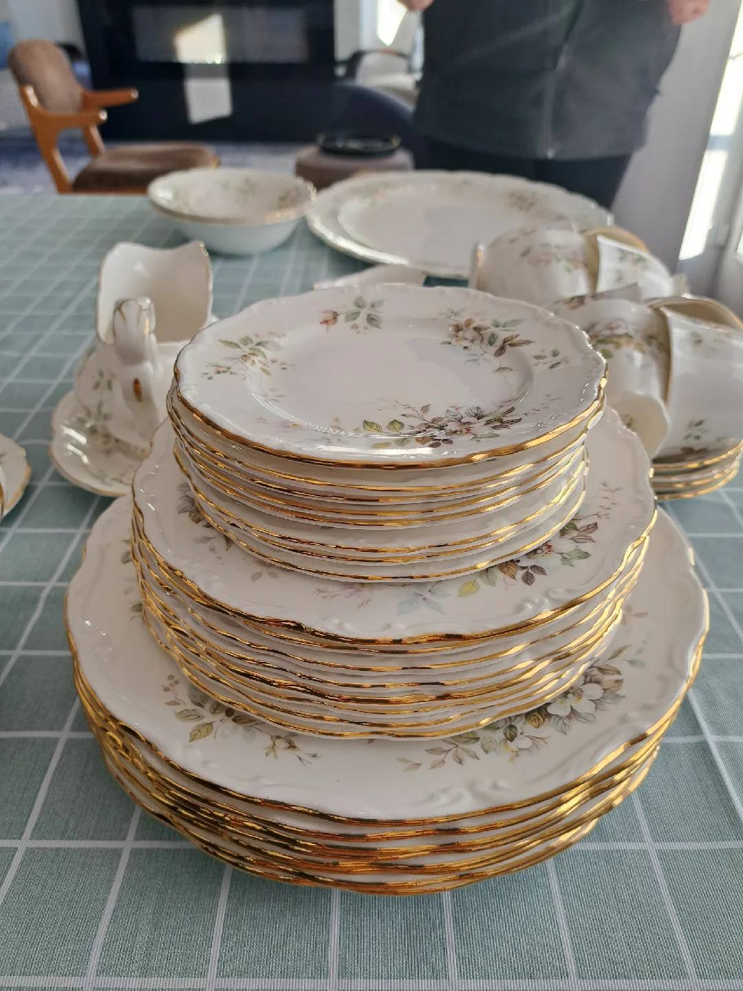 Vintage Royal Albert Bone China Floral Dinnerware Set image indicator(4)