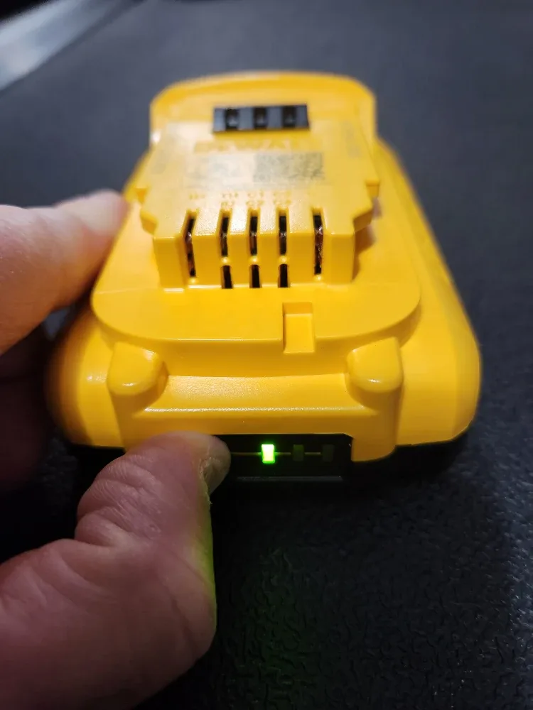 DeWalt 20V 3.0Ah Battery Pack image indicator(2)