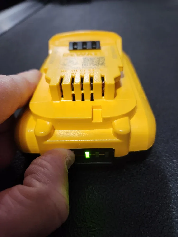 DeWalt 20V 3.0Ah Battery Pack image indicator(4)