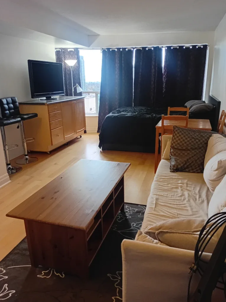 Bachelor/Studio Fully Furnished steps to subway