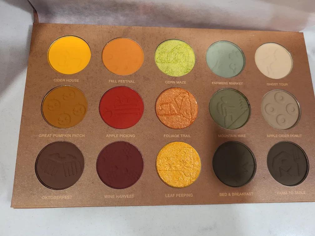Nomad Cosmetics Hudson Valley Eyeshadow Palette image indicator(2)