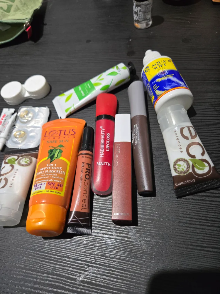 Mixed Lot of Beauty Products image indicator(4)