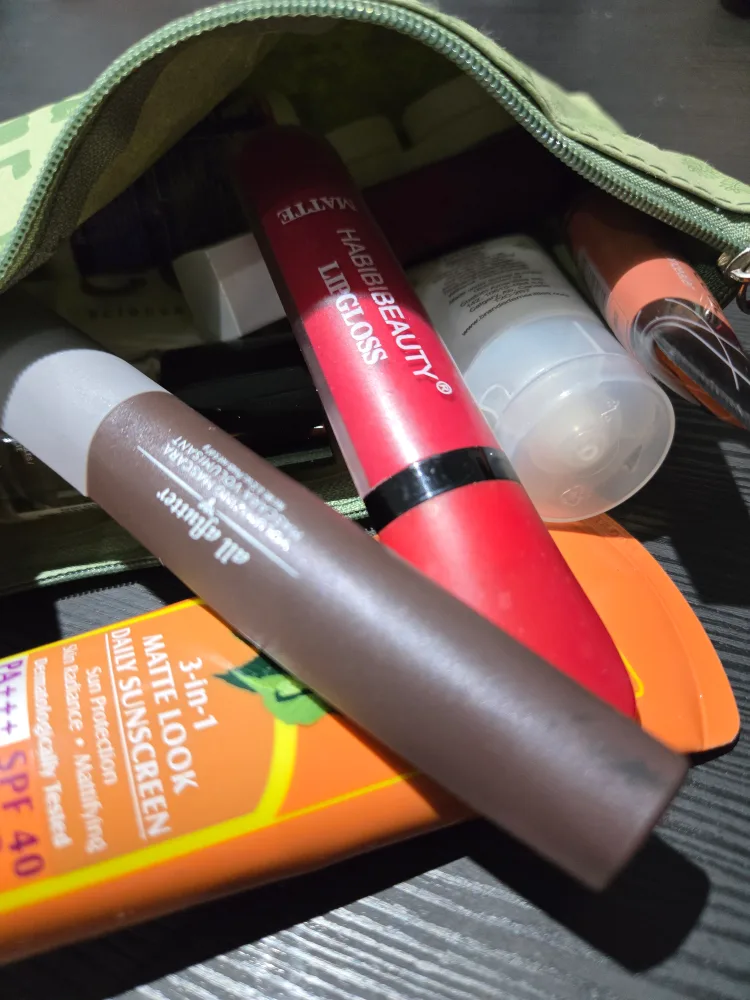 Mixed Lot of Beauty Products image indicator(5)