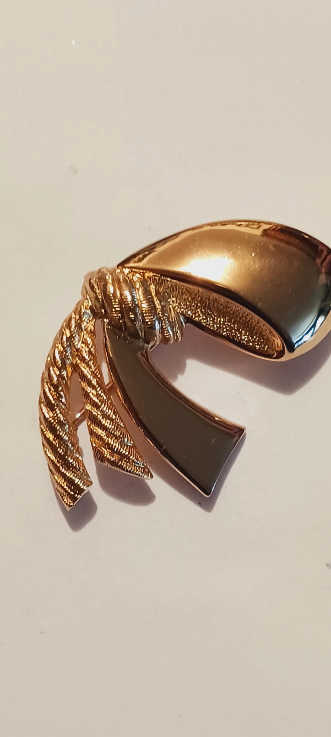 CHRISTIAN DIOR AUTHENTIC SIGNED FANTASTIC BROOCH