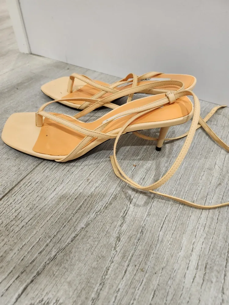 Zara Beige Heeled Sandals image indicator(4)