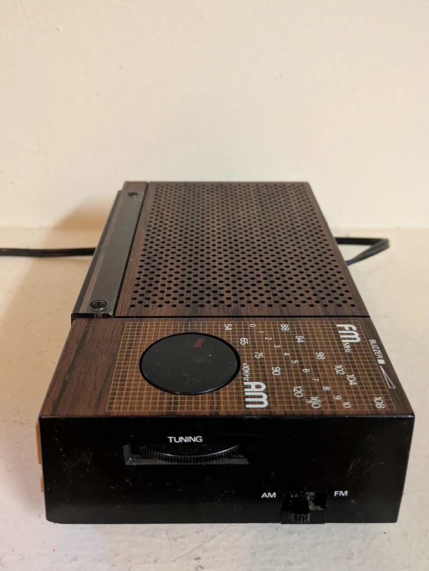 Vintage Candle JCR363 AM/FM Clock Radio - photo 2