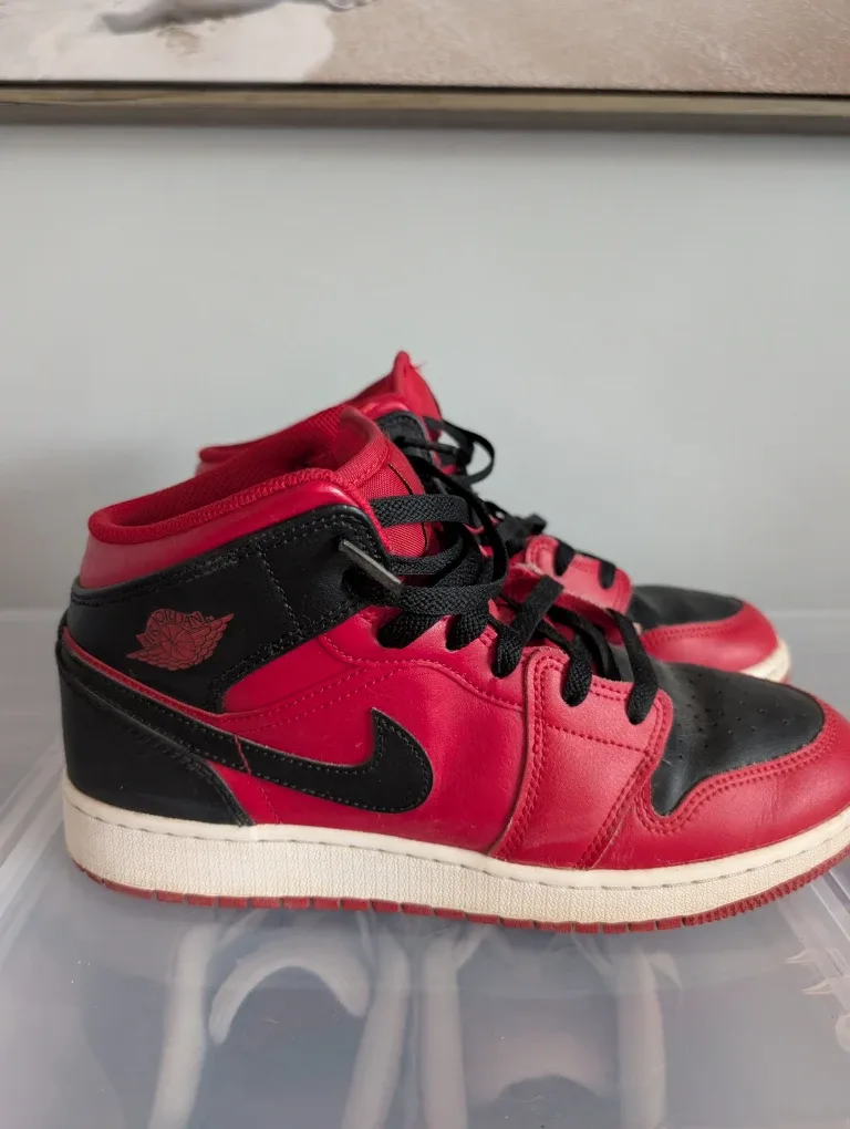 7Y Air Jordan 1 Mid Youth