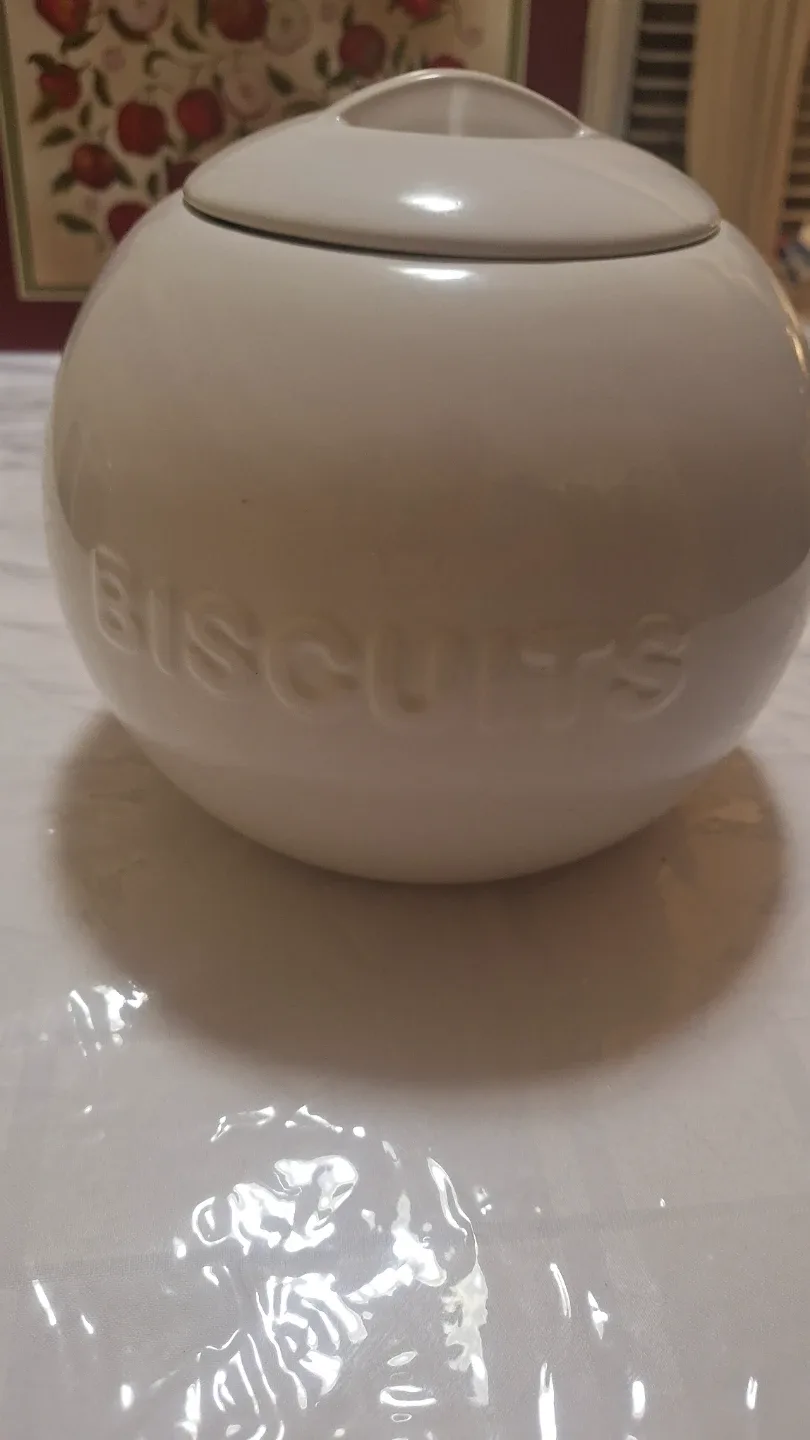 Assorted Home Decor Items image indicator(7)