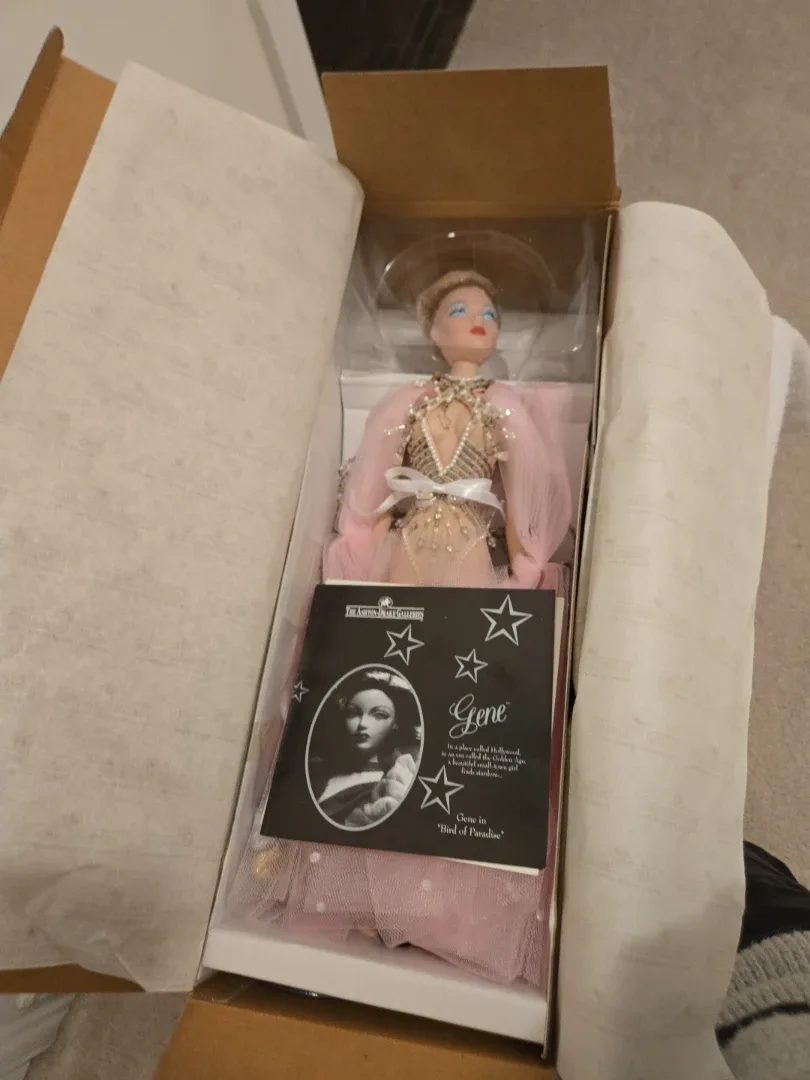 Gene.The Ashton-Drake Galleries "Bird of Paradise" Doll SIGNED