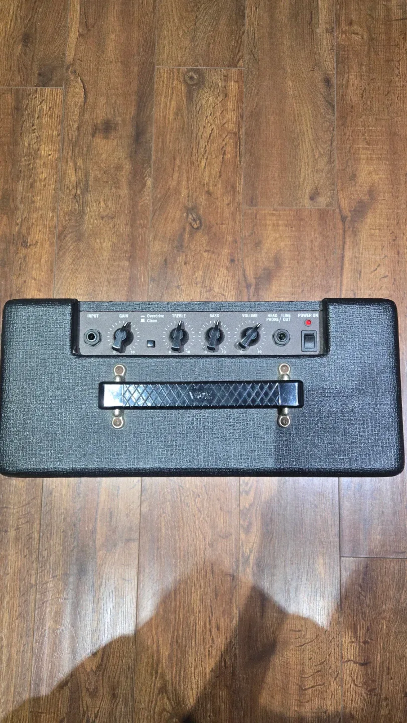 Vox Pathfinder 10 Guitar Amplifier image indicator(2)