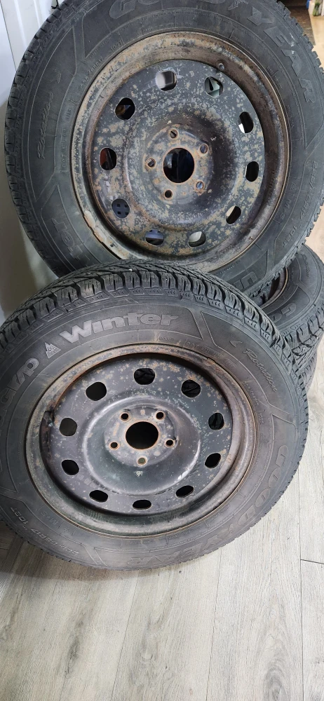 Goodyear Winter Tires on Rims 225 65 R17