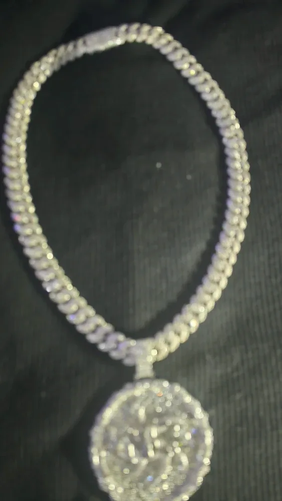Cuban Link Chain with pendant image indicator(2)