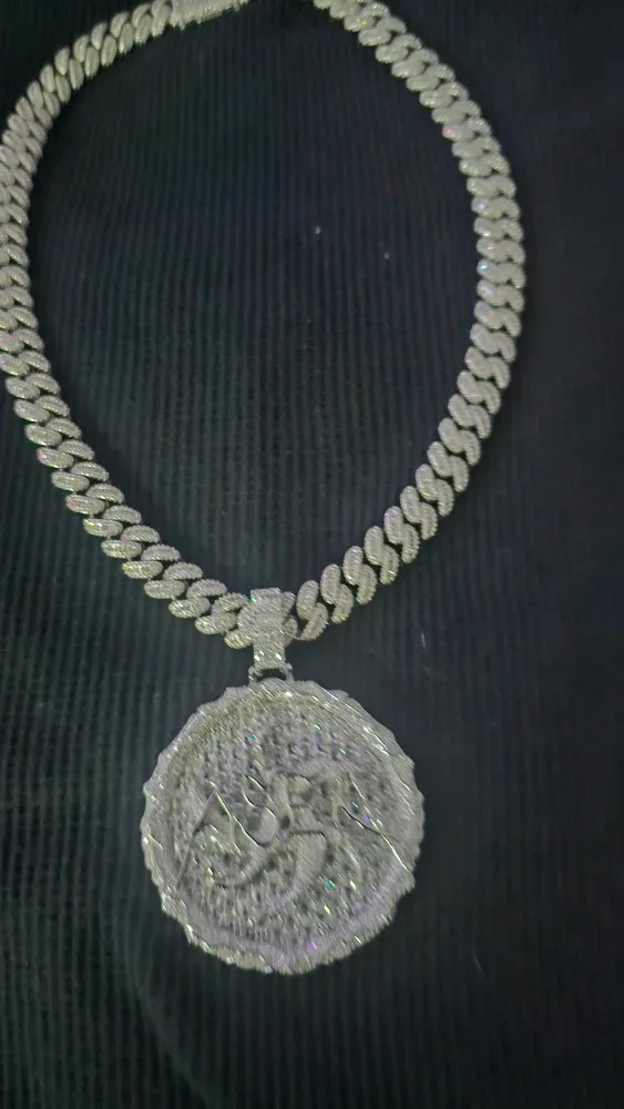 Cuban Link Chain with pendant image indicator(3)