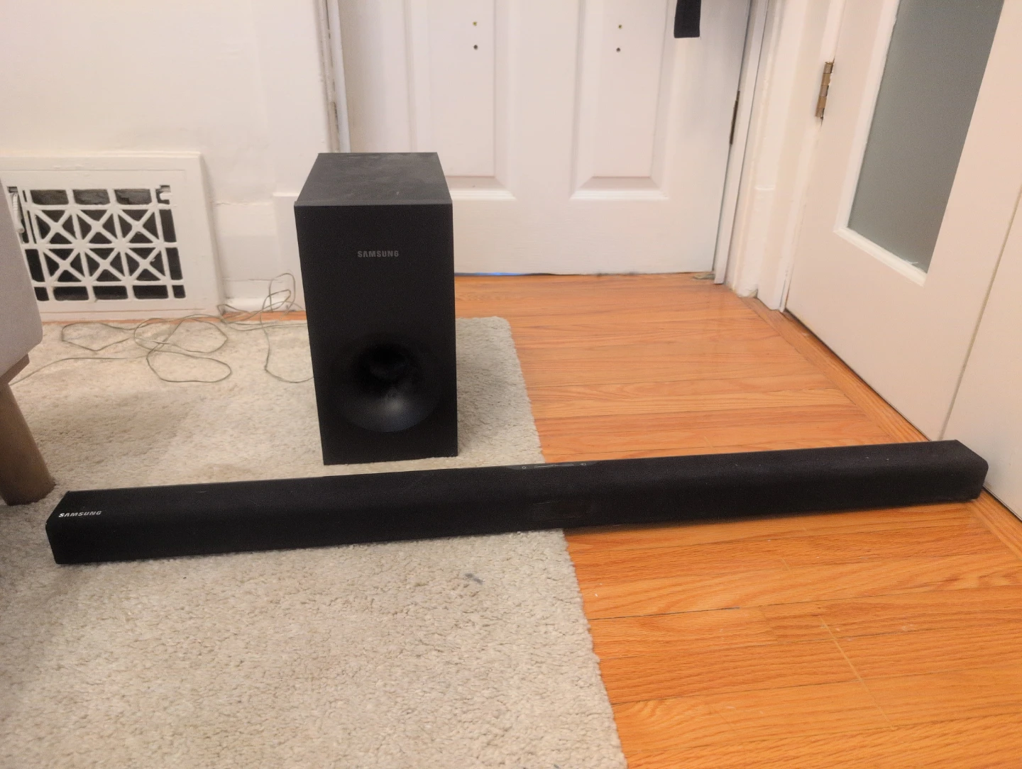 Samsung sound bar with sub woofer