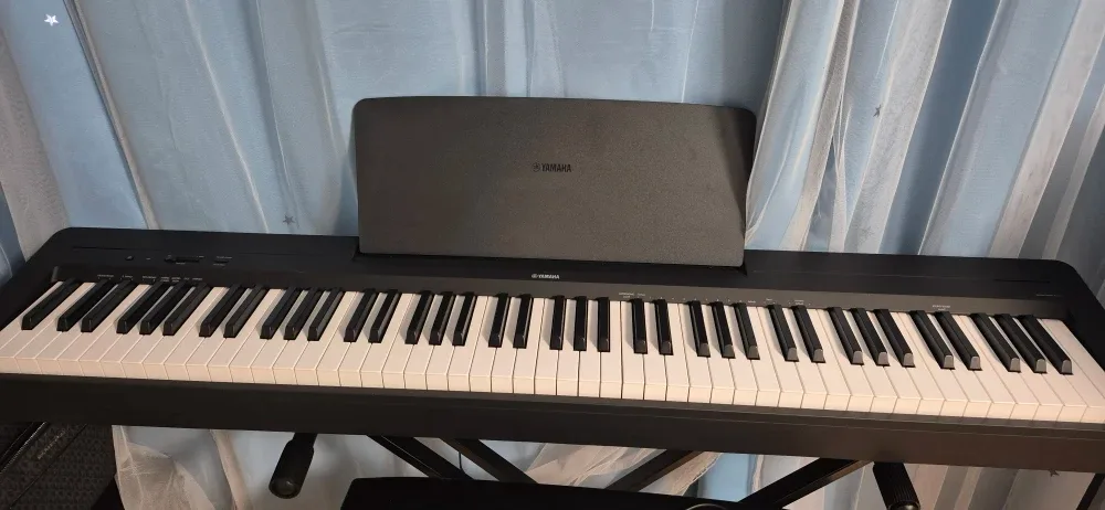 Yamaha Digital Piano with Bench & Pedal
