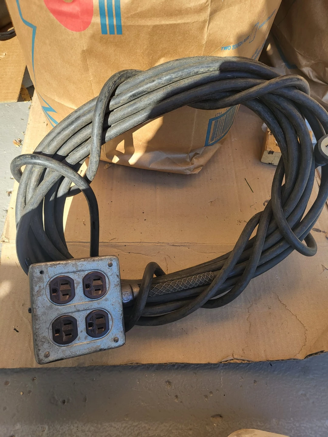 Extension Cord with 4-Outlet Box