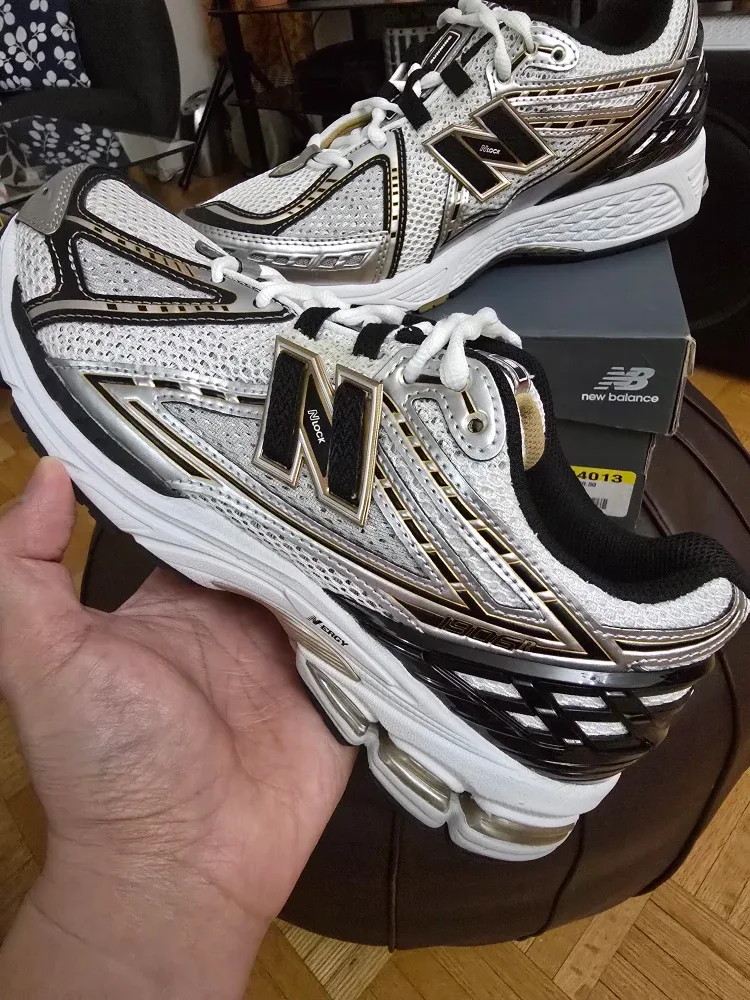 New Balance 1906R Classic metallic gold- Size 9 image indicator(5)