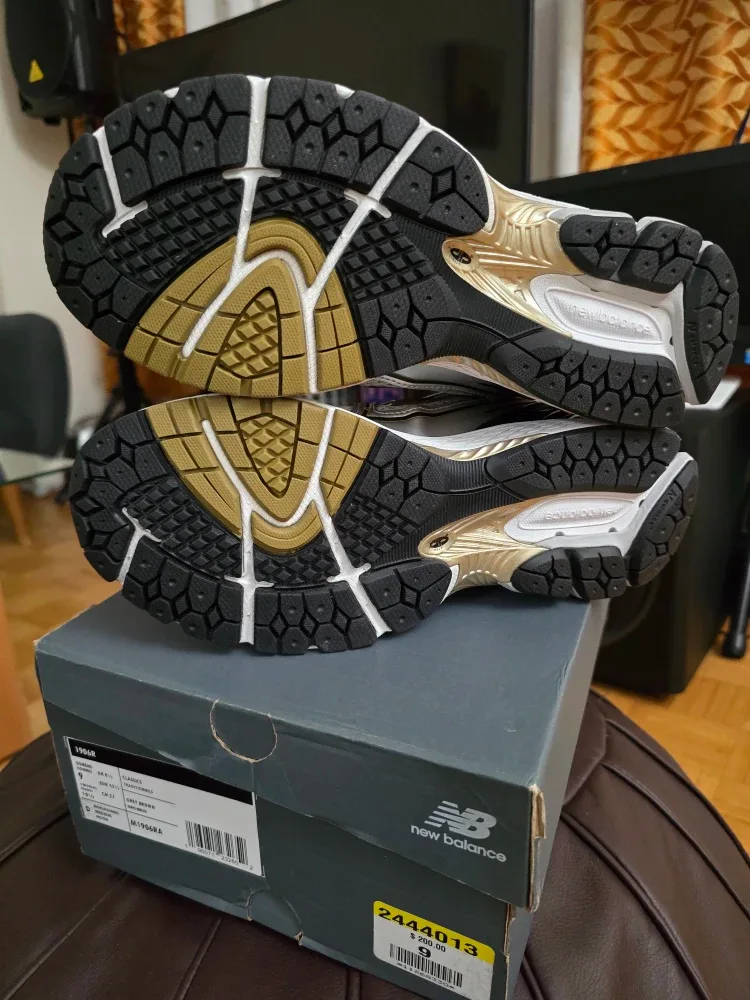 New Balance 1906R Classic metallic gold- Size 9 image indicator(6)