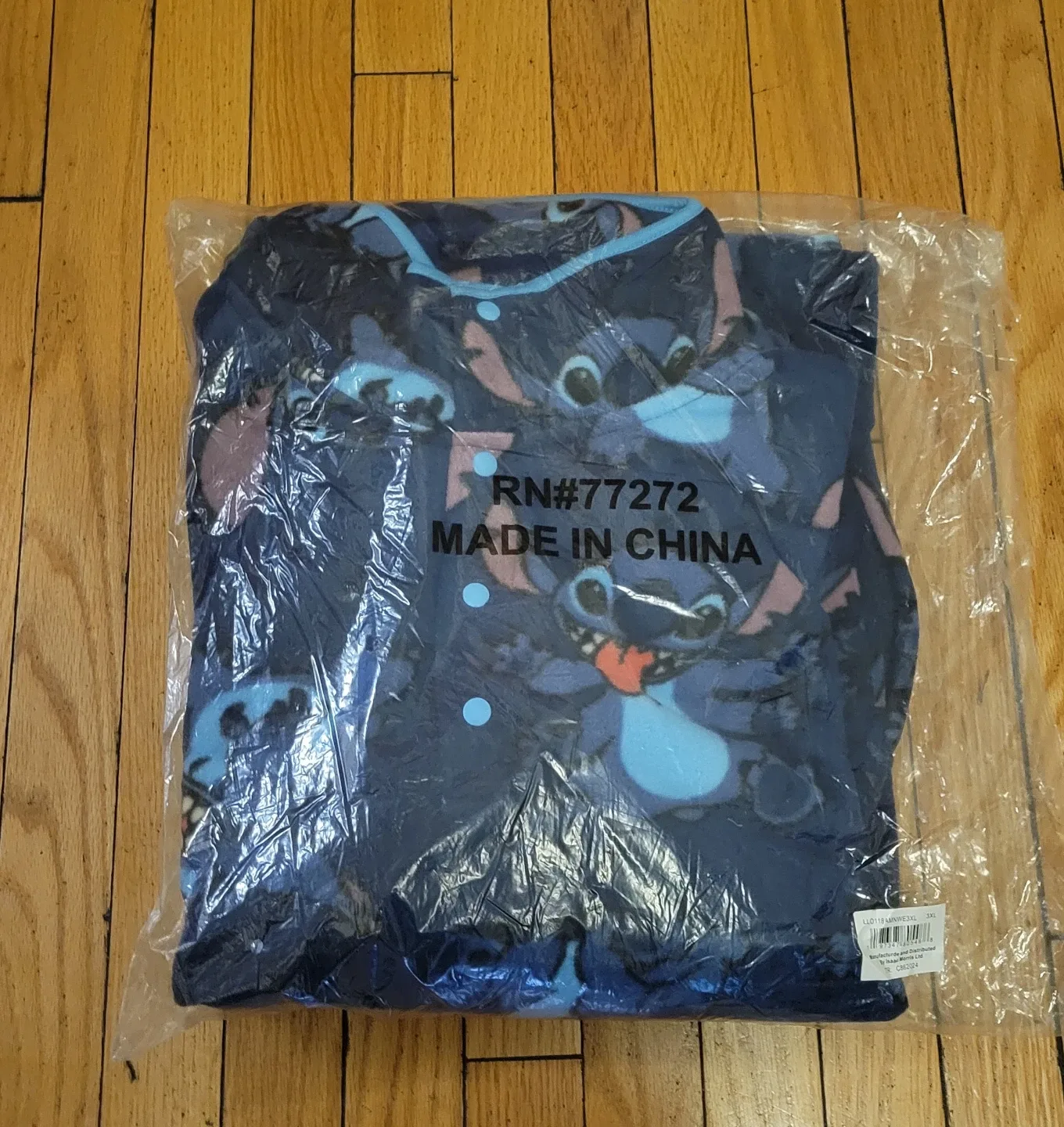 Disney Stitch XXXL Fleece Pullover - New in Package! image indicator(3)