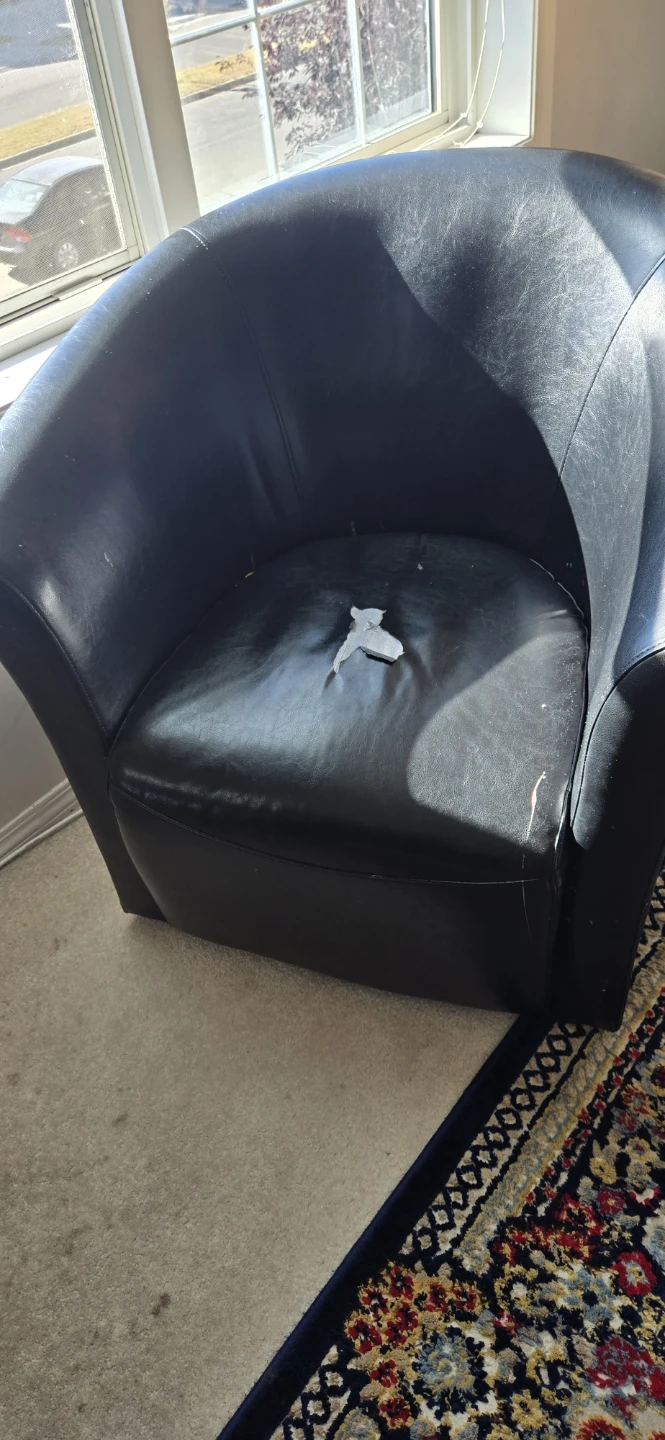 Black Leather Tub Chair - photo 2