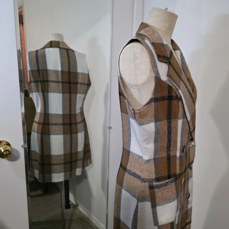 Brown & White Plaid Sleeveless Blazer Dress - photo 3