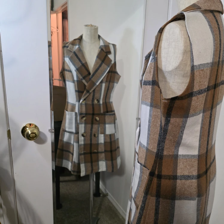 Brown & White Plaid Sleeveless Blazer Dress - photo 4