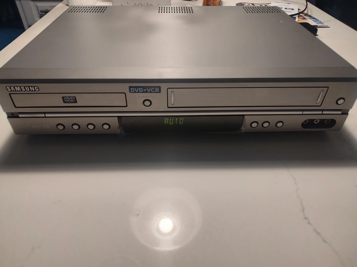 Samsung DVD/CD-R/RW/MP3 DVD-V2000 Player