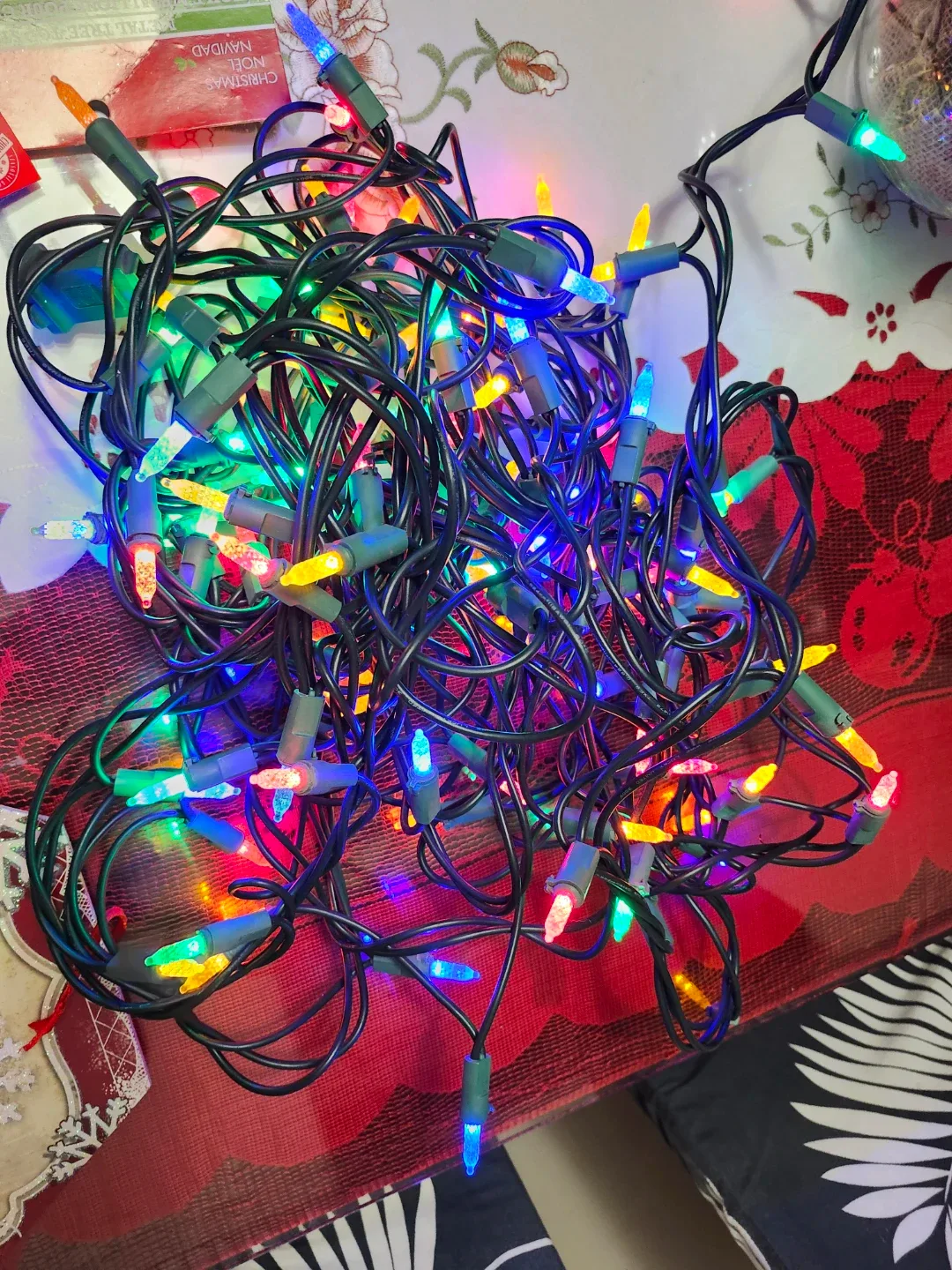 Christmas Ornaments and Lights image indicator(5)