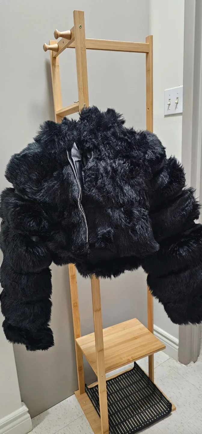 Fashion Black Faux Fur Cropped Jacket - Size M image indicator(3)