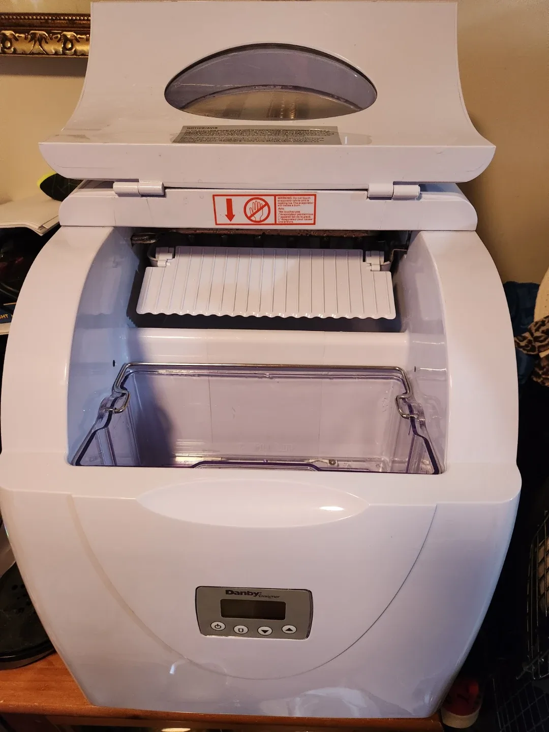 EXTRA LARGE ICE MAKER MAKES 3 SIZES LIKE NEW image indicator(4)