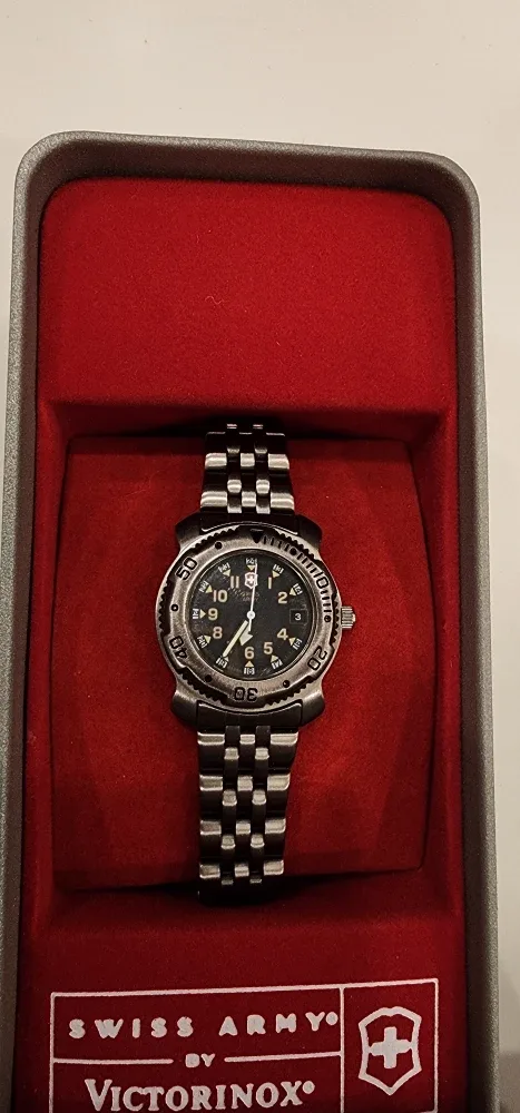 Vintage Victorinox Swiss Army Women’s Watch – NEW Old Stock image indicator(7)