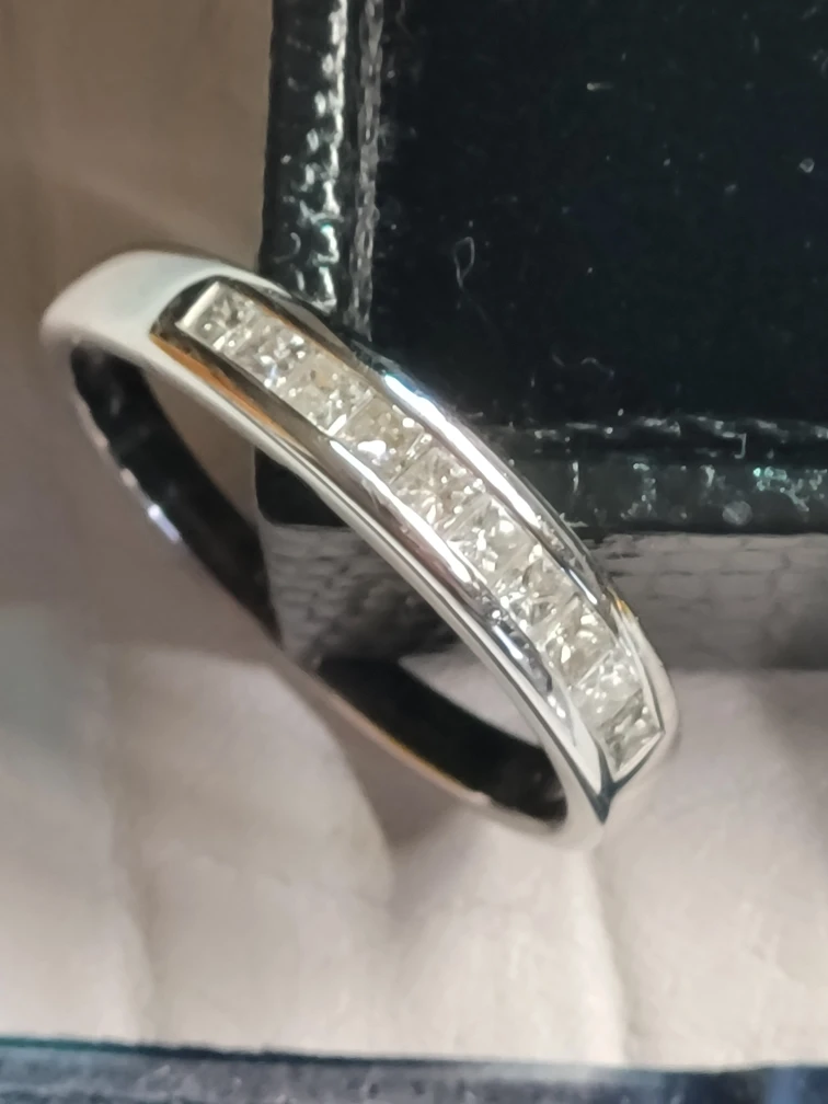 DIAMOND RING