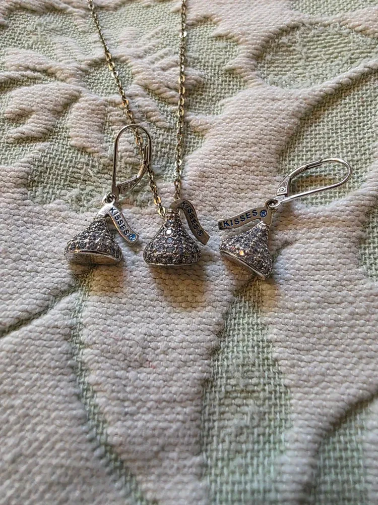 Hershey's Kisses Necklace & Earrings Set image indicator(2)