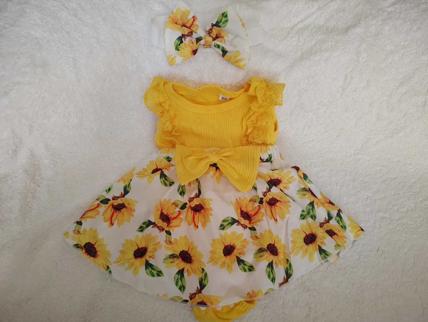 Baby Girl Bowknot Shorts & Sunflower Dress Set image indicator(2)