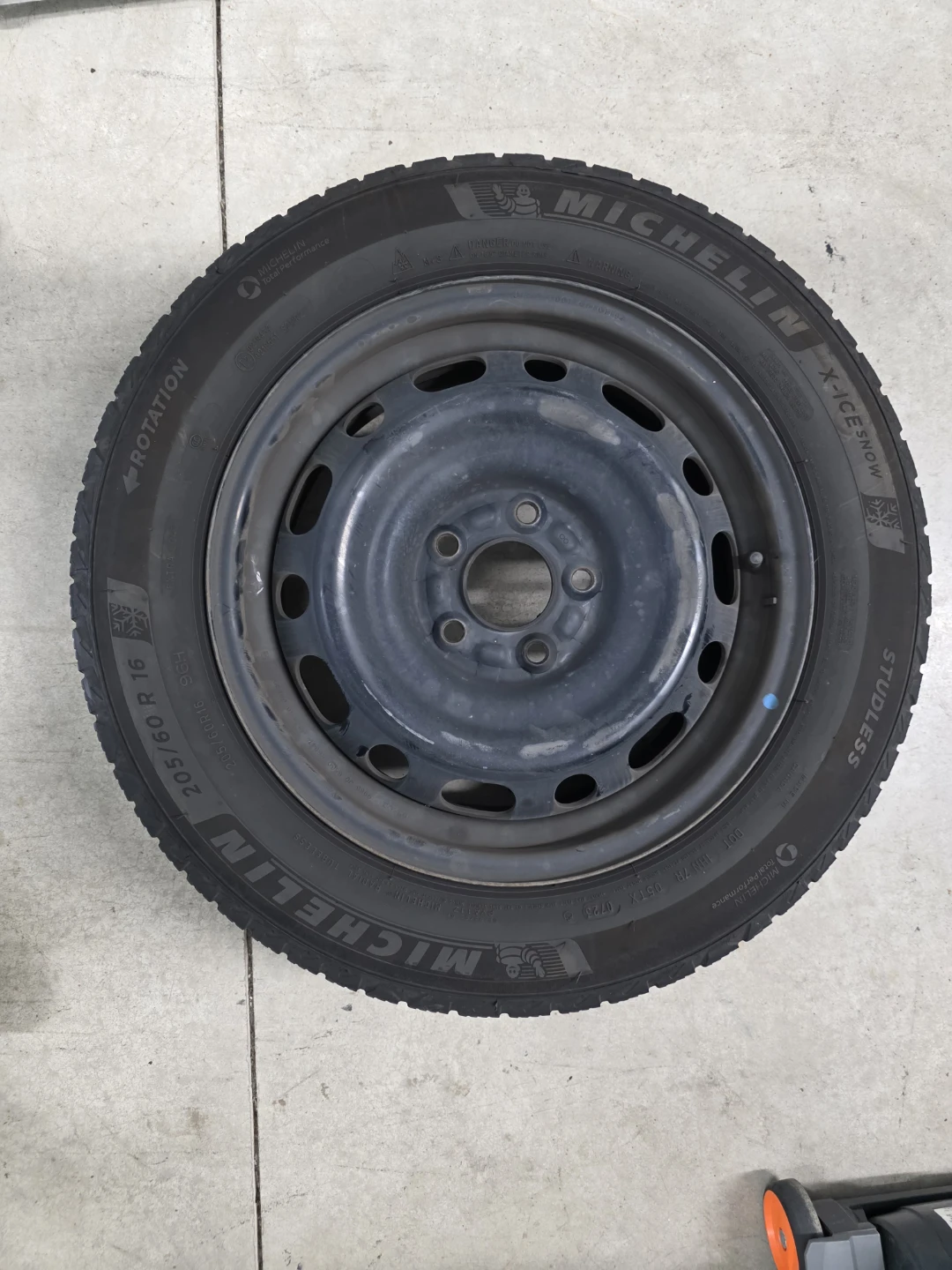 Michelin X-Ice Snow Tire 205/60 R16