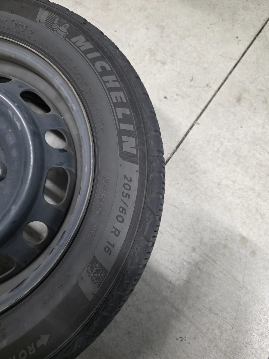 Michelin X-Ice Snow Tire 205/60 R16 - photo 2