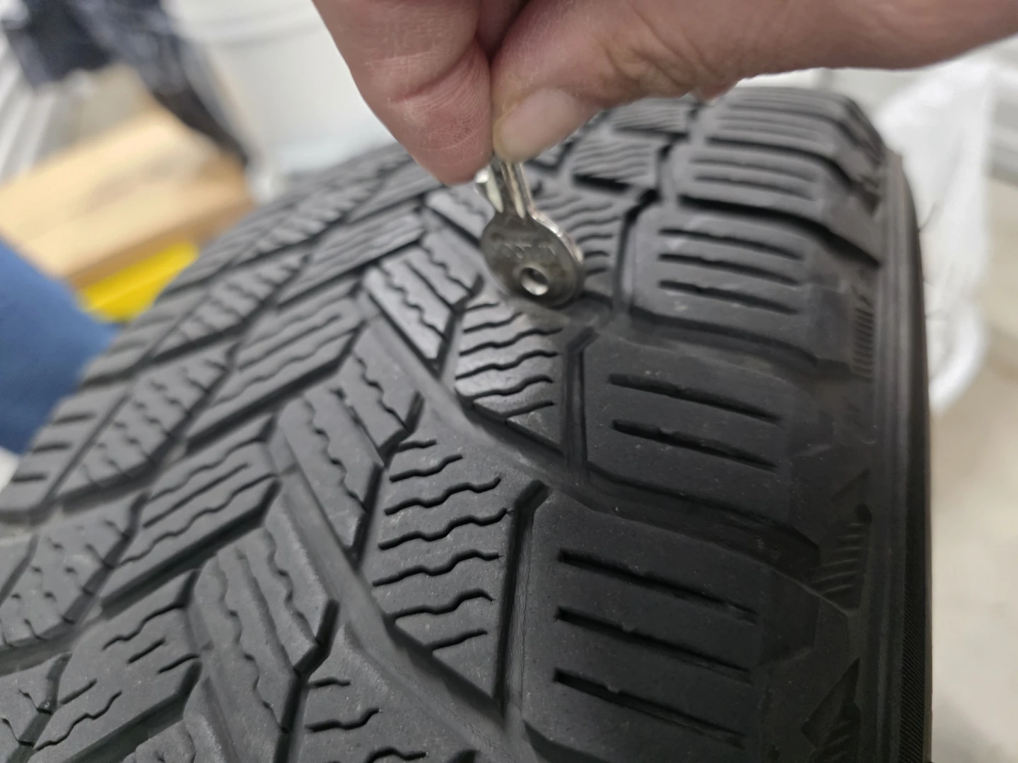 Michelin X-Ice Snow Tire 205/60 R16 - photo 3