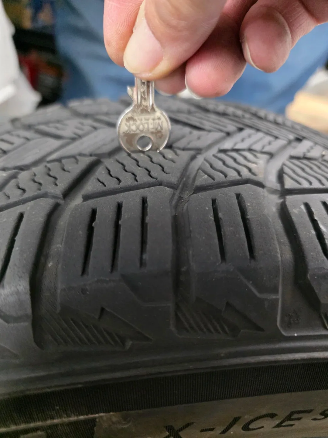 Michelin X-Ice Snow Tire 205/60 R16 image indicator(4)