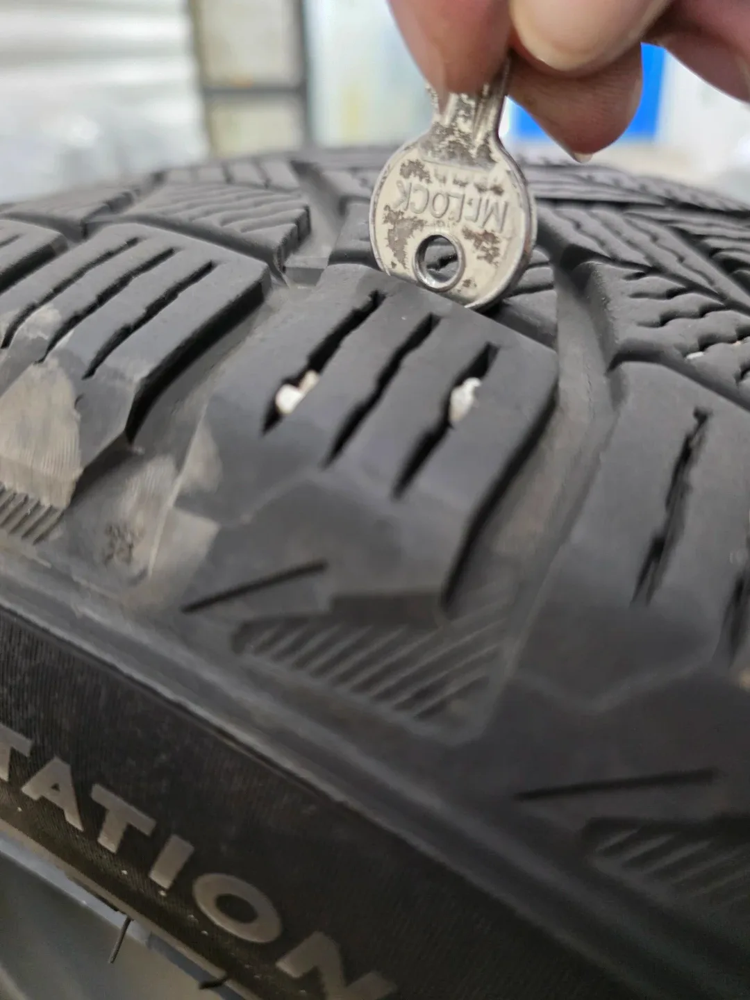 Michelin X-Ice Snow Tire 205/60 R16 image indicator(6)