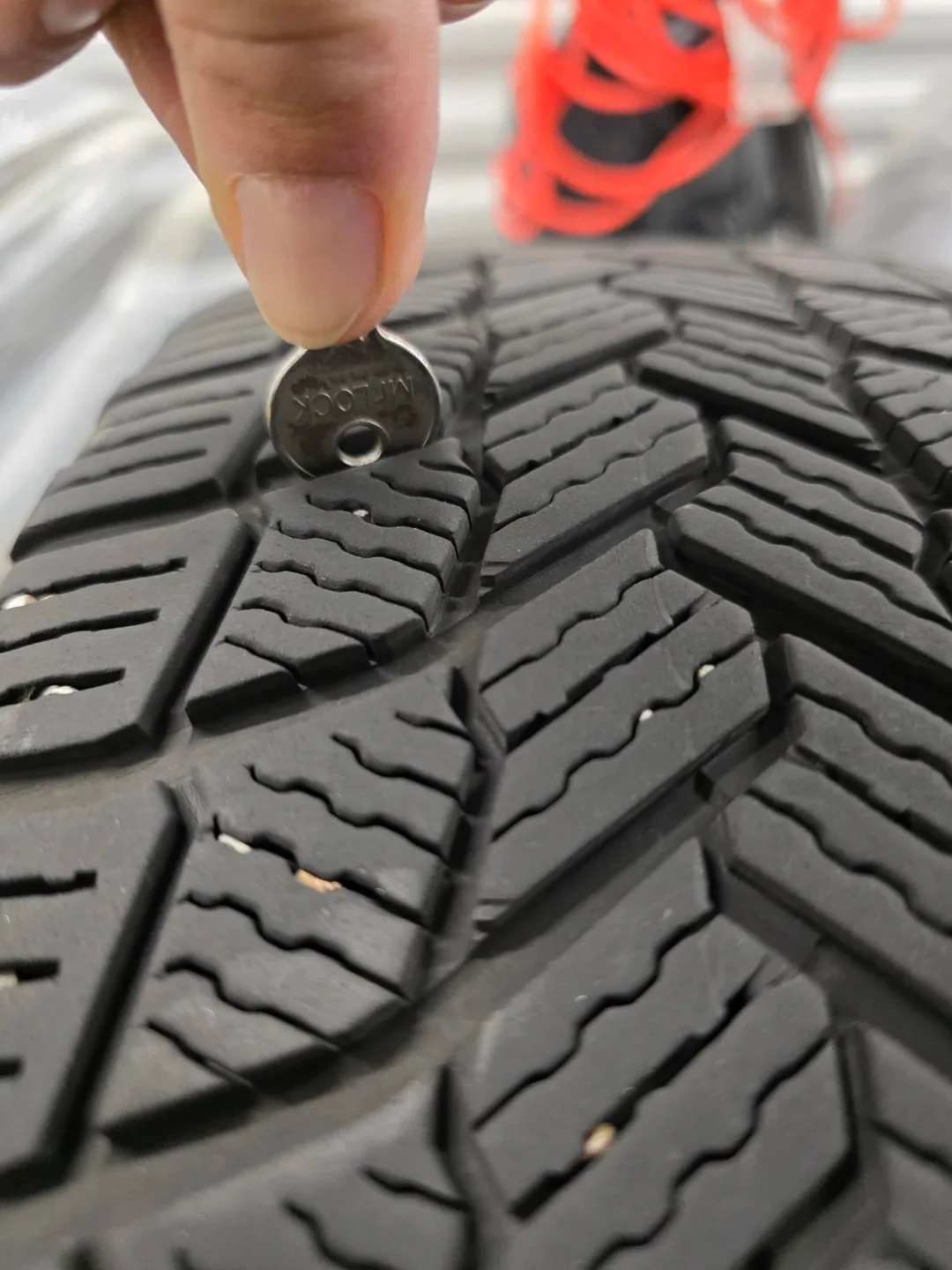 Michelin X-Ice Snow Tire 205/60 R16 image indicator(7)