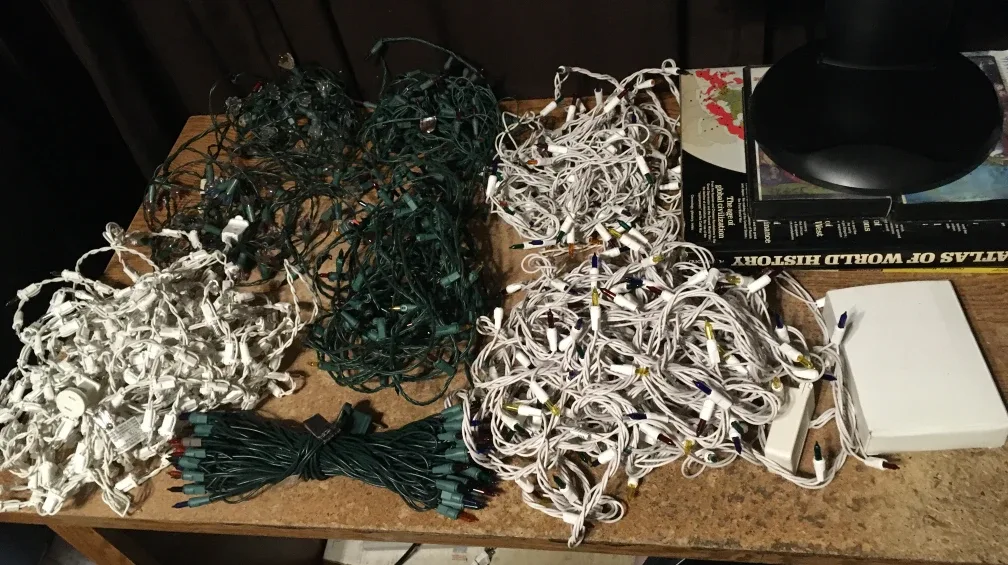 LOT OF 8 CHRISTMAS LIGHTS SETS STRING LIGHTS MULTI-COLOR & WHITE image indicator(1)