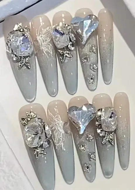 Glamorous Press-on Nails with Rhinestone Accents *high quality* image indicator(5)