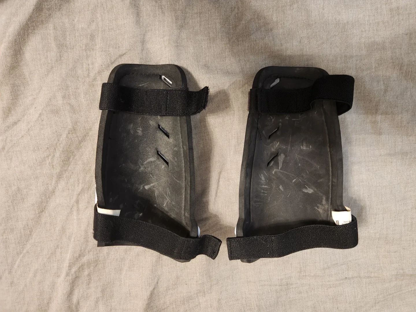 Nike Mercurial Lite Soccer Shin Guards image indicator(2)