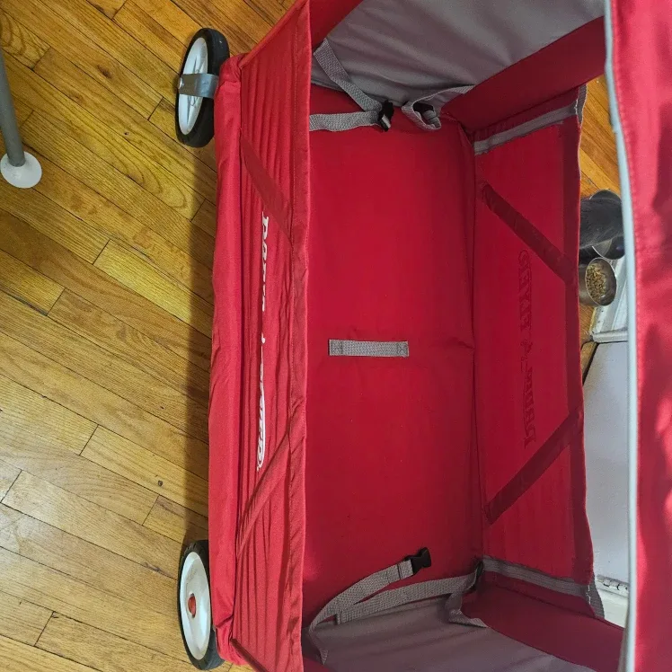 Radio Flyer Foldable Wagon for Kids image indicator(3)