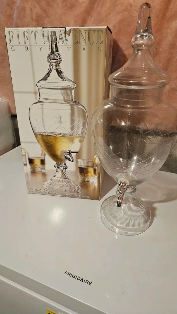 Fifth Avenue Crystal Winston Dispenser