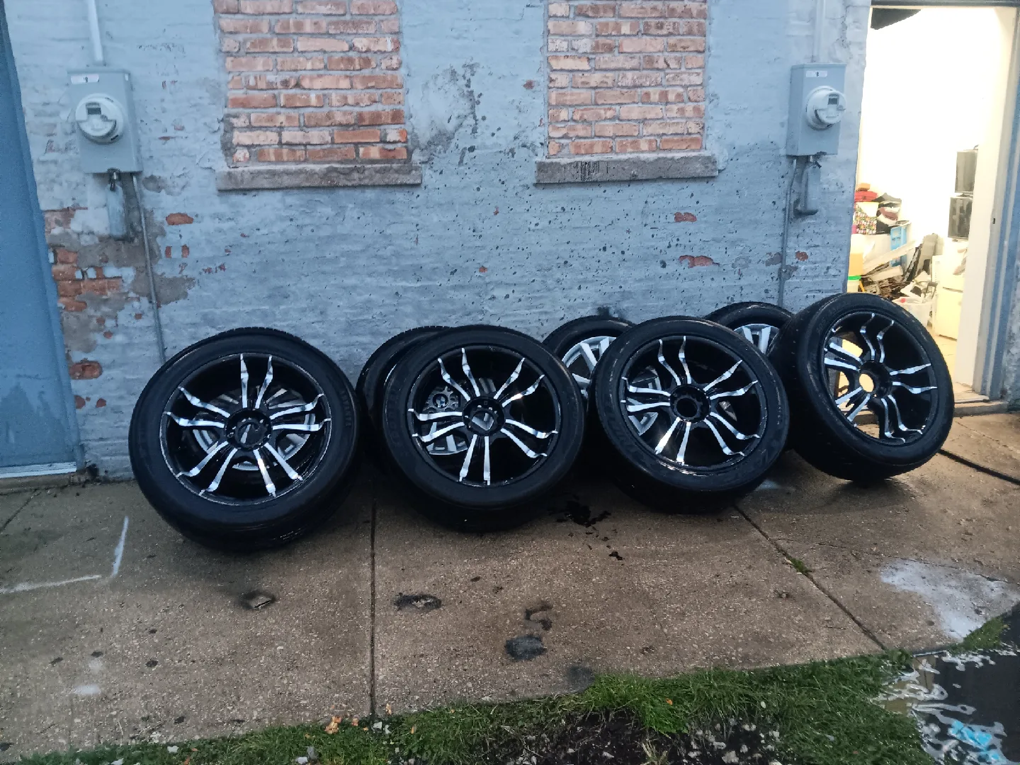 Set of Black & Silver Car Rims thumbnail