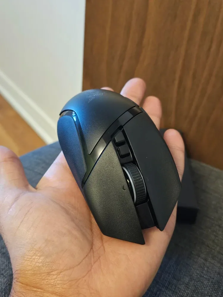 Razer Basilisk V3 Pro Wireless Gaming Mouse image indicator(3)