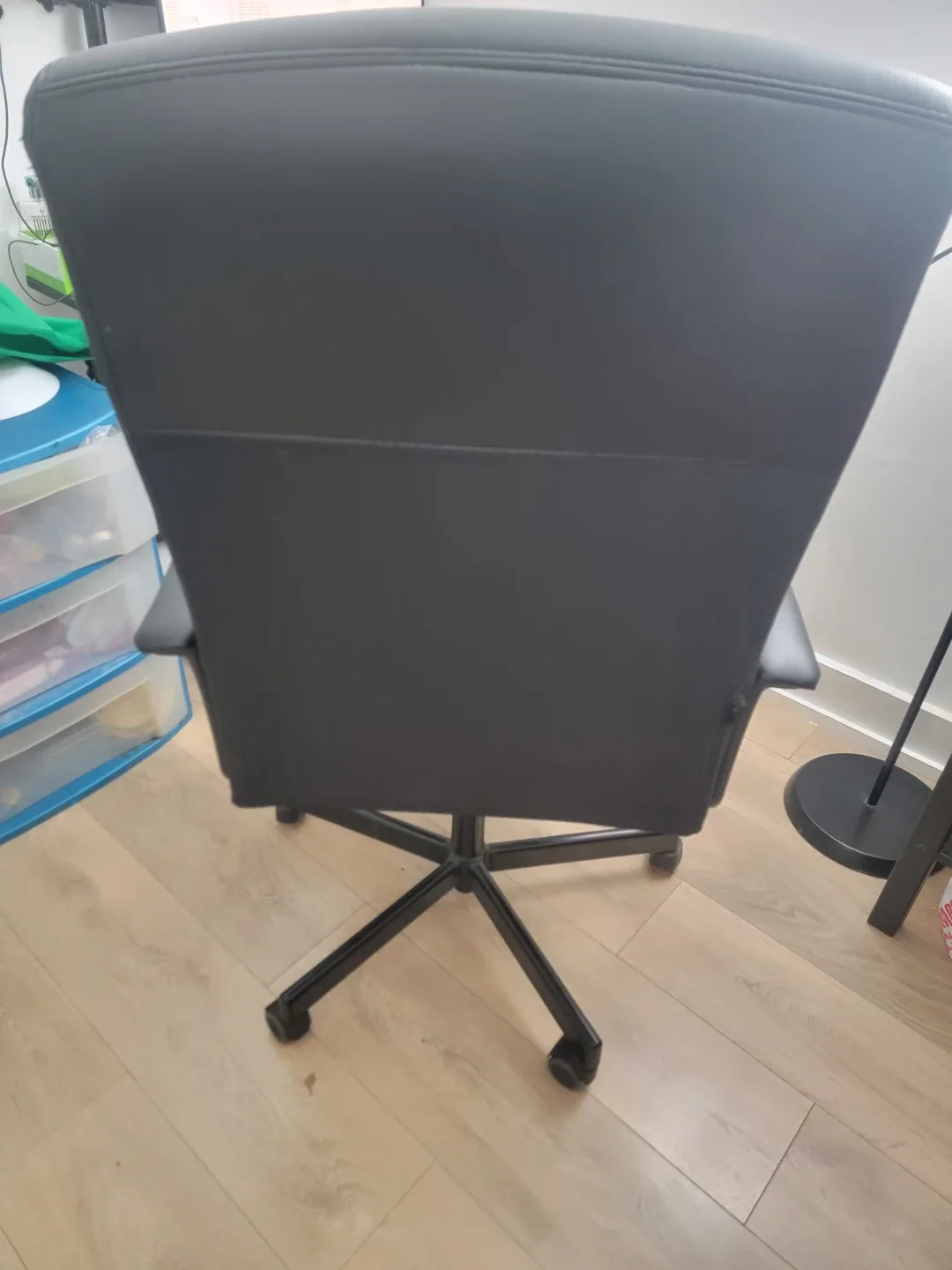 Black Office Chair - Worn Condition image indicator(4)