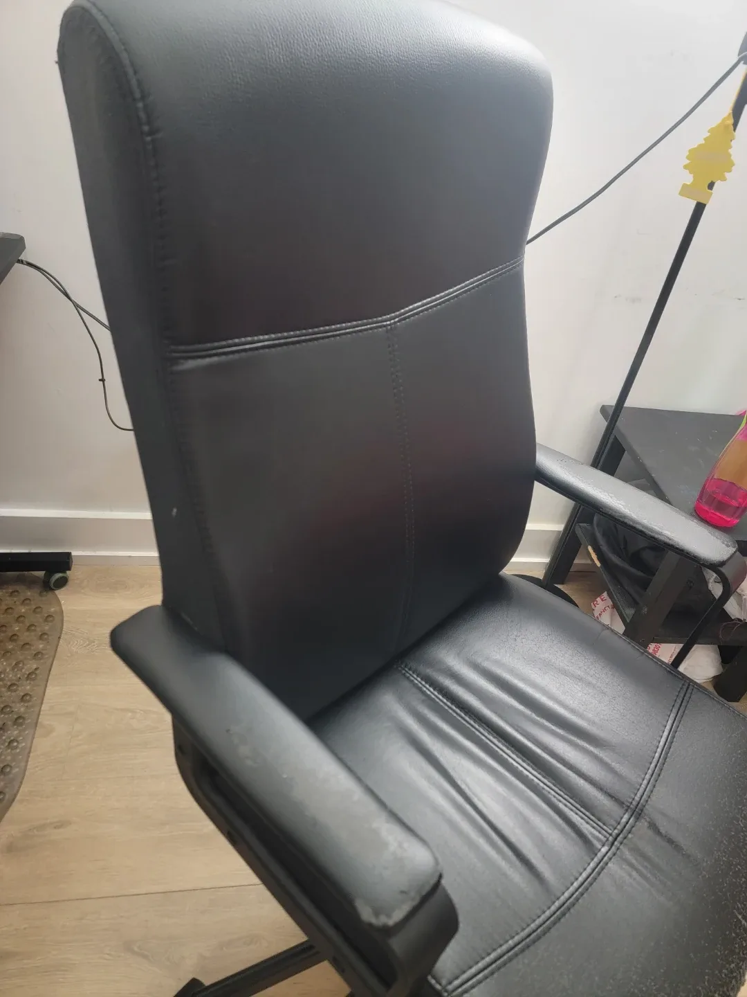 Black Office Chair - Worn Condition image indicator(5)