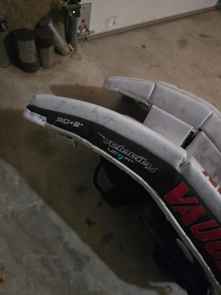 Vaughn Velocity VE9 INT Goalie Pads 30+2 image indicator(2)